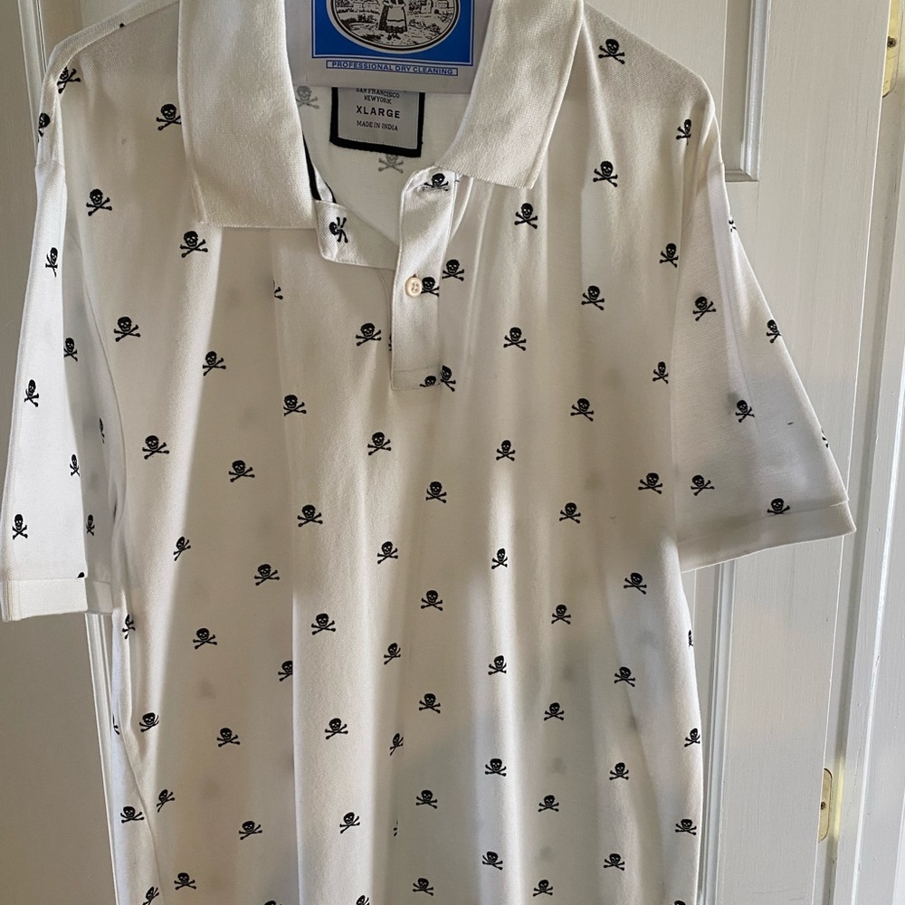 Old Navy Skull shirt